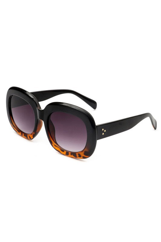 
                  
                    Betsy Sunglasses
                  
                