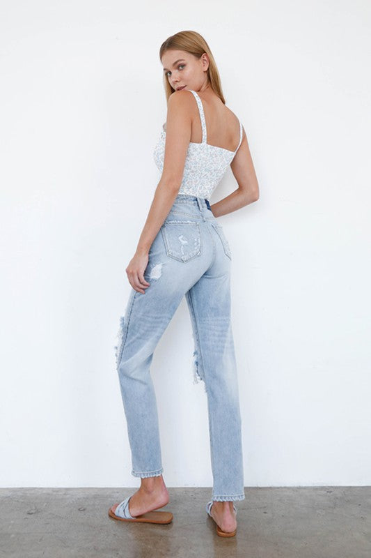 
                  
                    MID-RISE LOOSE FIT JEANS
                  
                