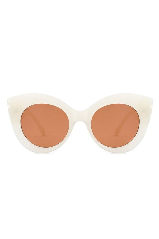 
                  
                    Betty Sunglasses
                  
                