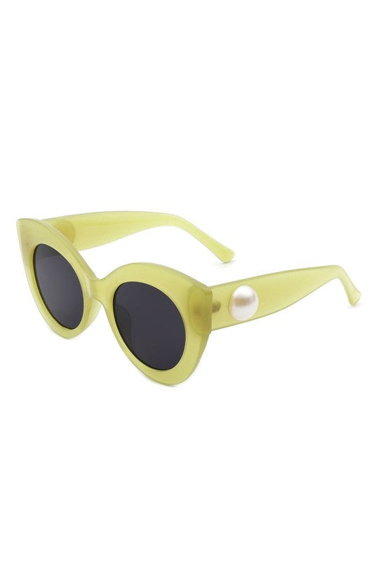 
                  
                    Betty Sunglasses
                  
                