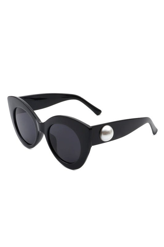 
                  
                    Betty Sunglasses
                  
                