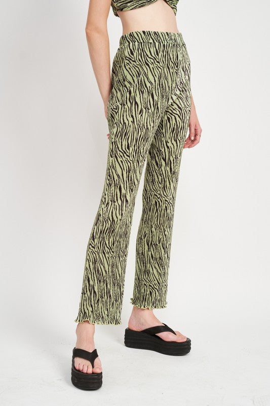 
                  
                    HIGH RISE  FLARE PLEATED PANTS
                  
                