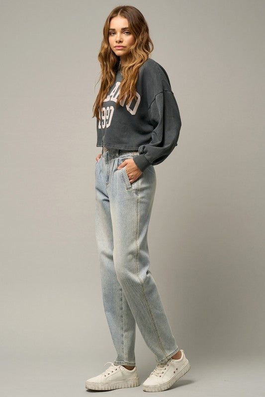 
                  
                    HIGH WAIST BALLOON JEANS
                  
                