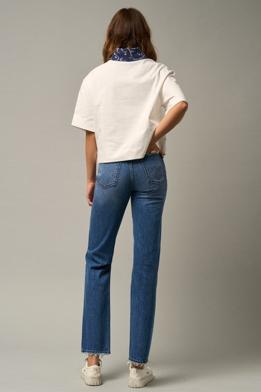 
                  
                    HIGH RISE STRAIGHT JEANS
                  
                