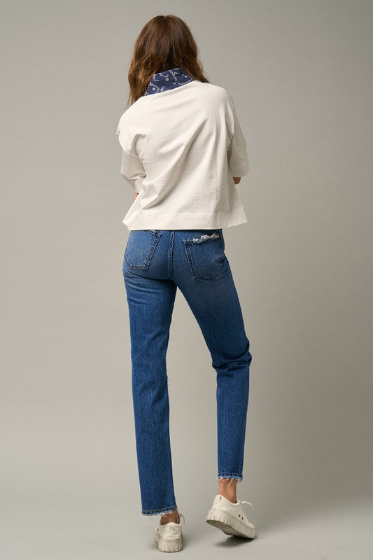 
                  
                    HIGH RISE STRAIGHT JEANS
                  
                