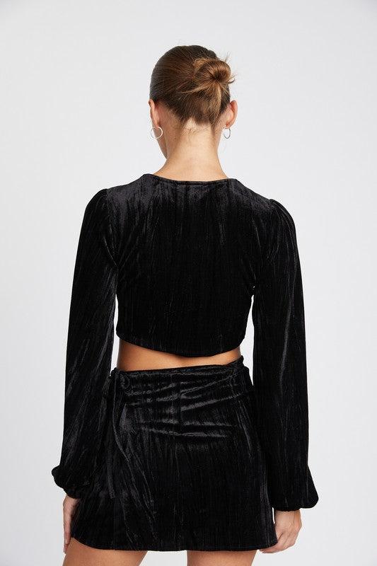 
                  
                    LONG SLEEVE KEYHOLE VELVET CROP TOP
                  
                