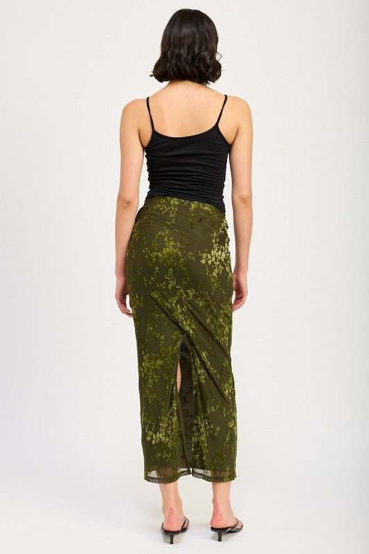 
                  
                    FITTED MAXI SKIRT WITH SLIT
                  
                