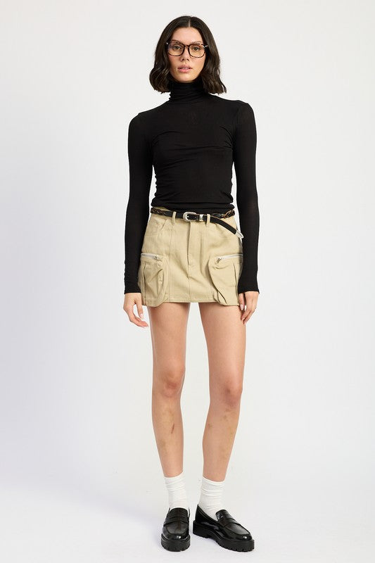 
                  
                    EXPOSED CARGO POCKET MINI SKIRT
                  
                